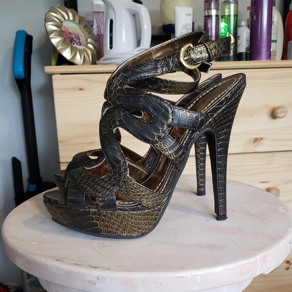 Colin Stuart Snake skin heels
